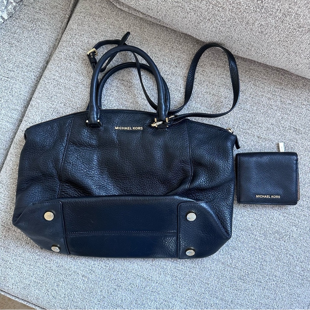 Michael Kors Black Pebbled Leather Shoulder Bag + Wallet Classic Minimalist Chic
